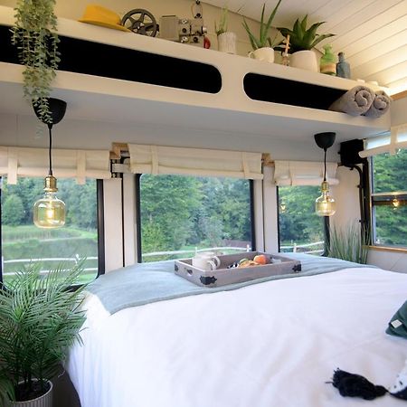 American School Bus Retreat With Hot Tub In Sussex Meadow Укфилд Экстерьер фото