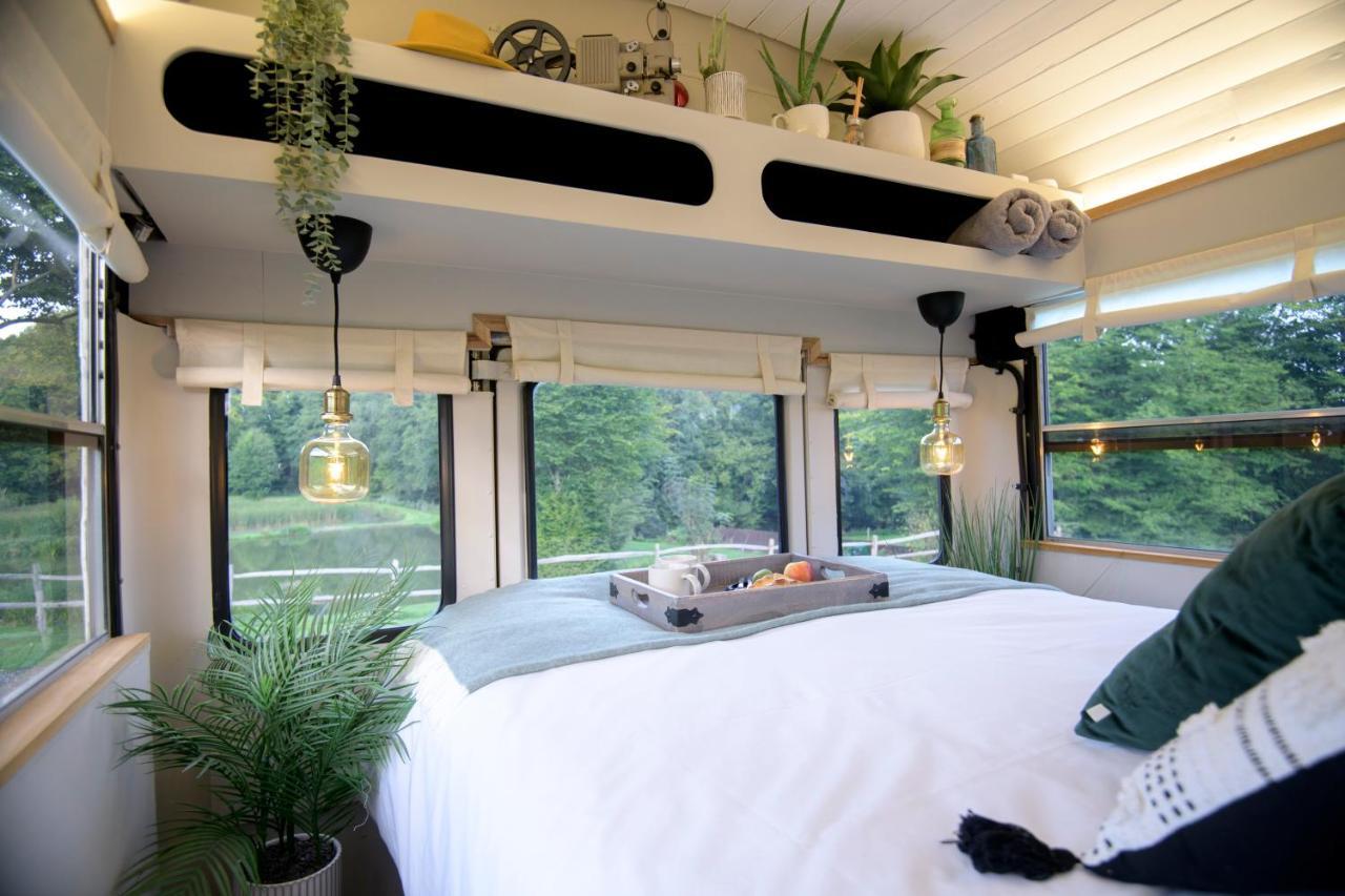 American School Bus Retreat With Hot Tub In Sussex Meadow Укфилд Экстерьер фото