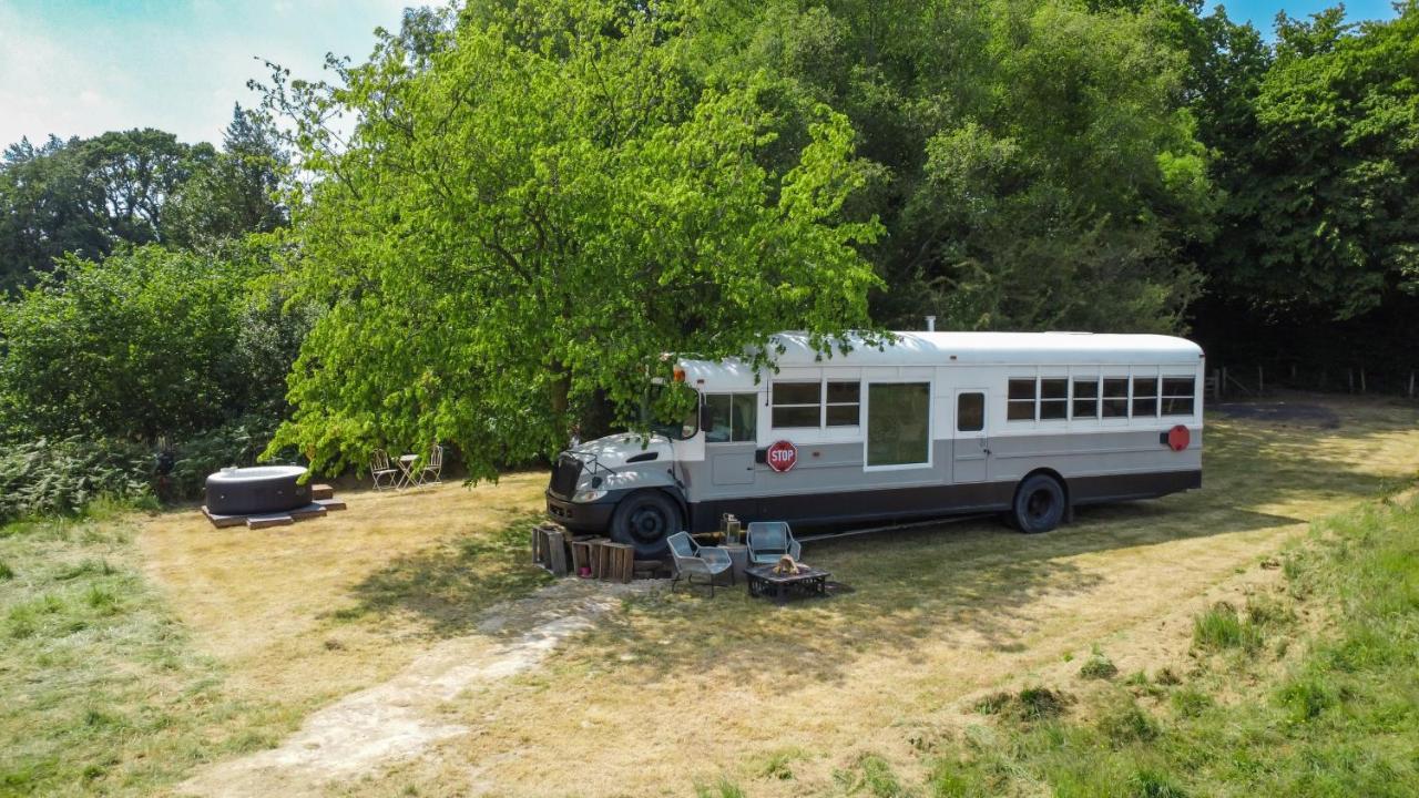 American School Bus Retreat With Hot Tub In Sussex Meadow Укфилд Экстерьер фото
